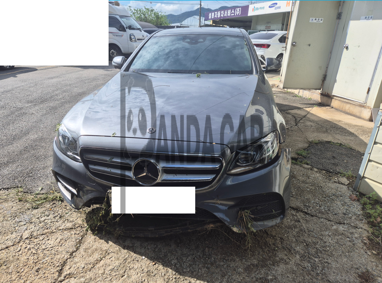 2020 Mercedes-Benz E 300 4MATIC, photograph 1