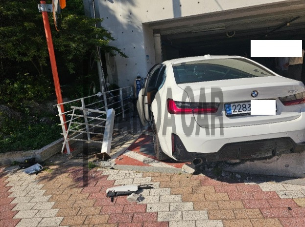 2024 BMW 320i, photograph 4