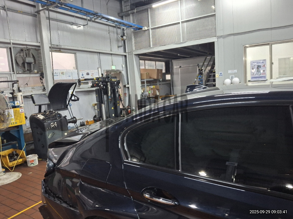 2018 BMW 530i, photograph 2