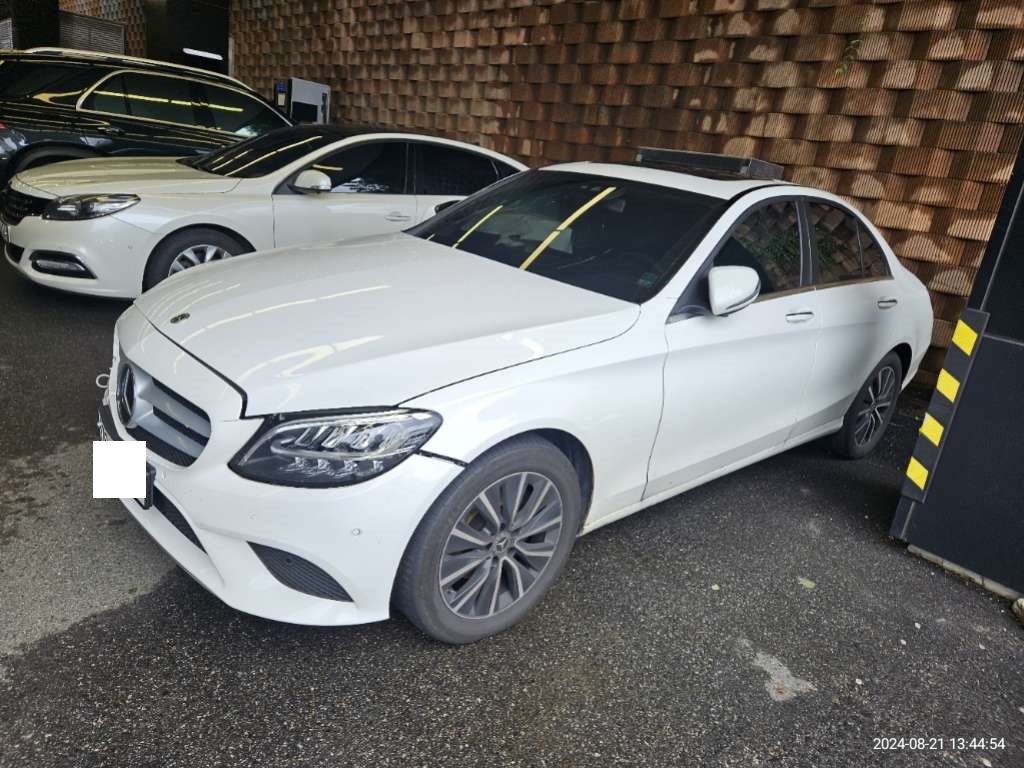 2020 Mercedes-Benz C200, photograph 1