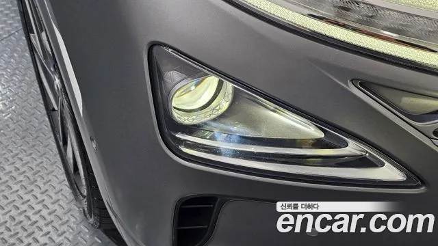 2022 Hyundai Nexo Premium, photograph 2