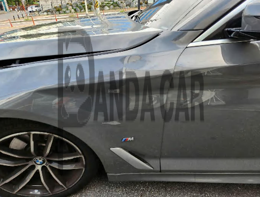 2021 BMW 520i, photograph 2