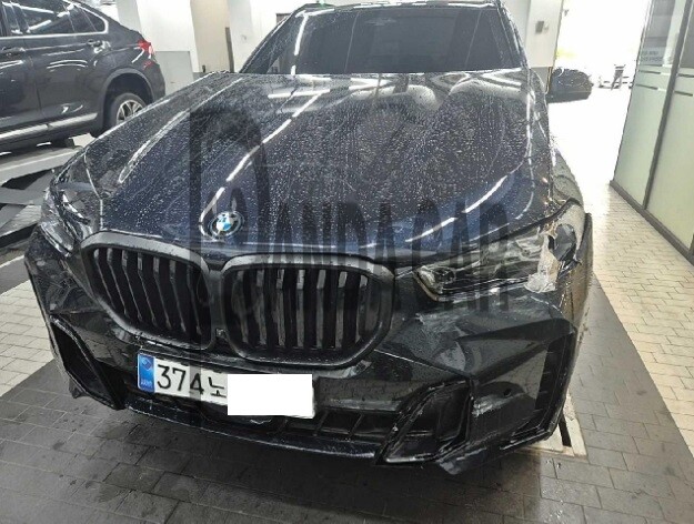 2025 BMW X5 xDrive50e, photograph 1