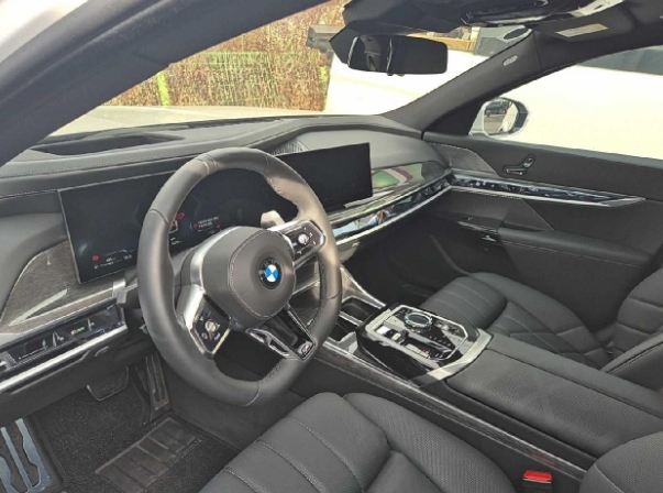 2024 BMW 740i xDrive, photograph 5