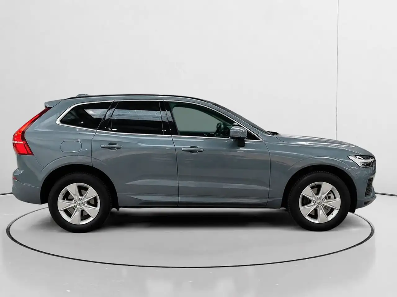 2022 Volvo XC60 B4 Momentum Pro AWD Aut., photograph 2