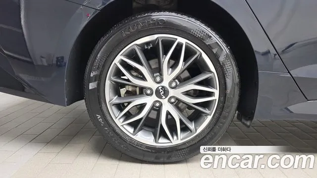 Kia K5 2.0 — photo 1 of 30