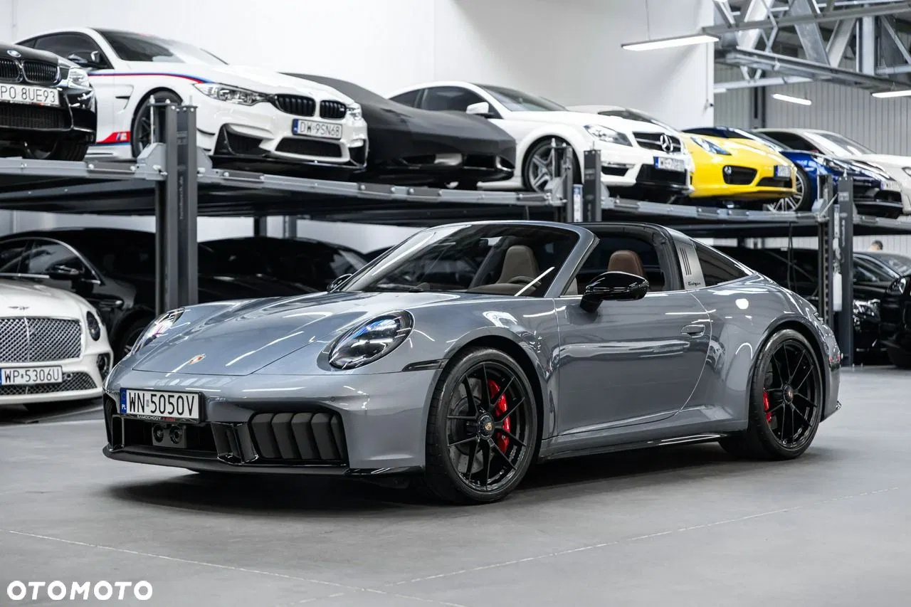 2025 Porsche 911 Targa 4 GTS PDK, photograph 2