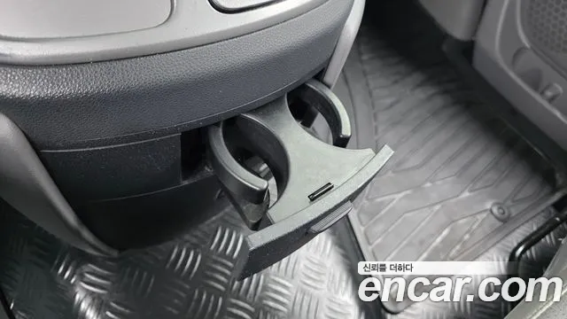 Hyundai Starex Van 3-Seater — photo 1 of 32