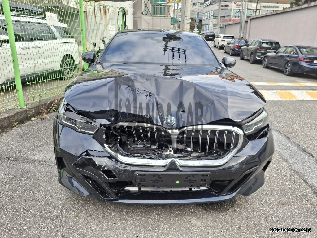 2025 BMW 520i, photograph 1