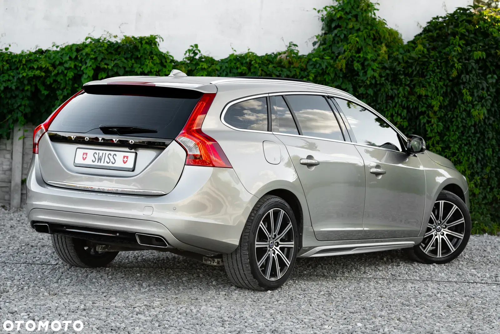 2014 Volvo V60 D6 AWD Plug-in Hybrid Momentum, photograph 12