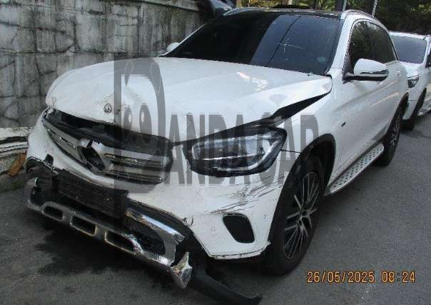 2021 Mercedes-Benz GLC300 e 4MATIC, photograph 5