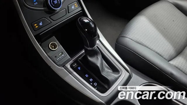 Hyundai AVANTE 1.6 GDi Smart — photo 1 of 20