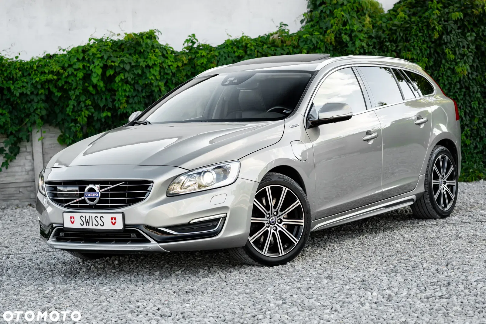 2014 Volvo V60 D6 AWD Plug-in Hybrid Momentum, photograph 6