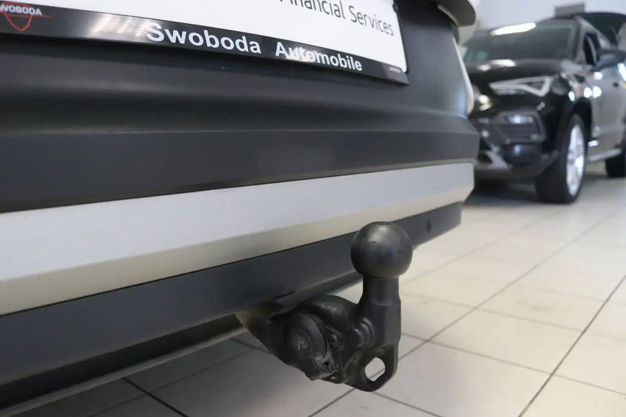 2023 Volkswagen ID.4 Pro Performance Matrix DCC AHK HUD Pano WP, photograph 6