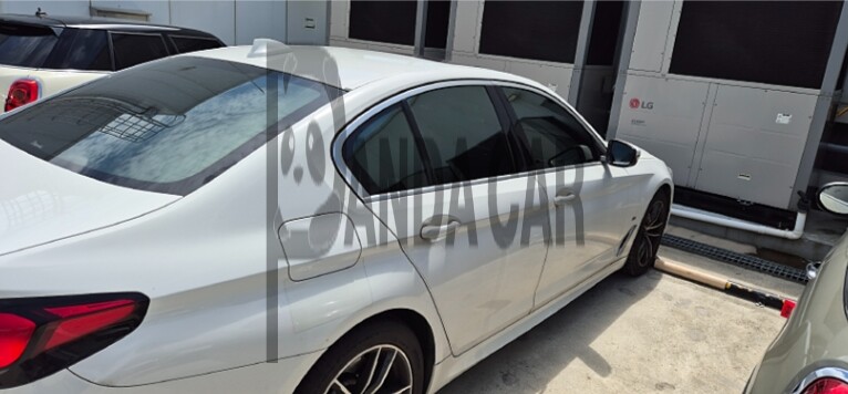 2022 BMW 520i, photograph 2