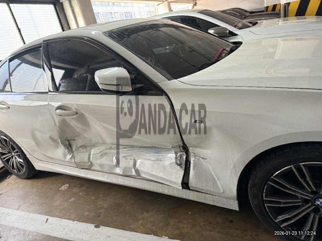 2022 BMW 320i, photograph 2