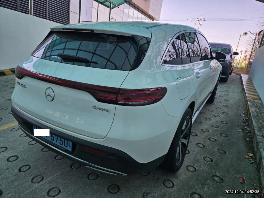 2020 Mercedes-Benz Benz EQC 400 4MATIC, photograph 2