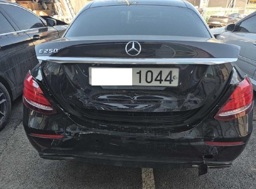2020 Mercedes-Benz E 250, photograph 1