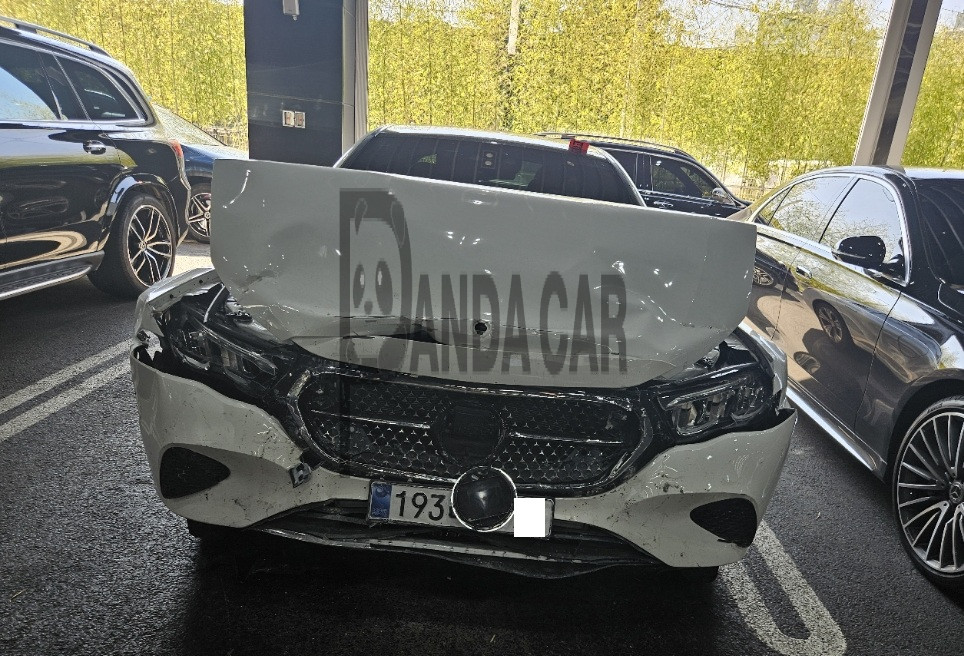 2025 Mercedes-Benz E 200, photograph 1