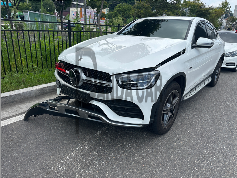2021 Mercedes-Benz GLC300 e 4MATIC Coupe, photograph 1