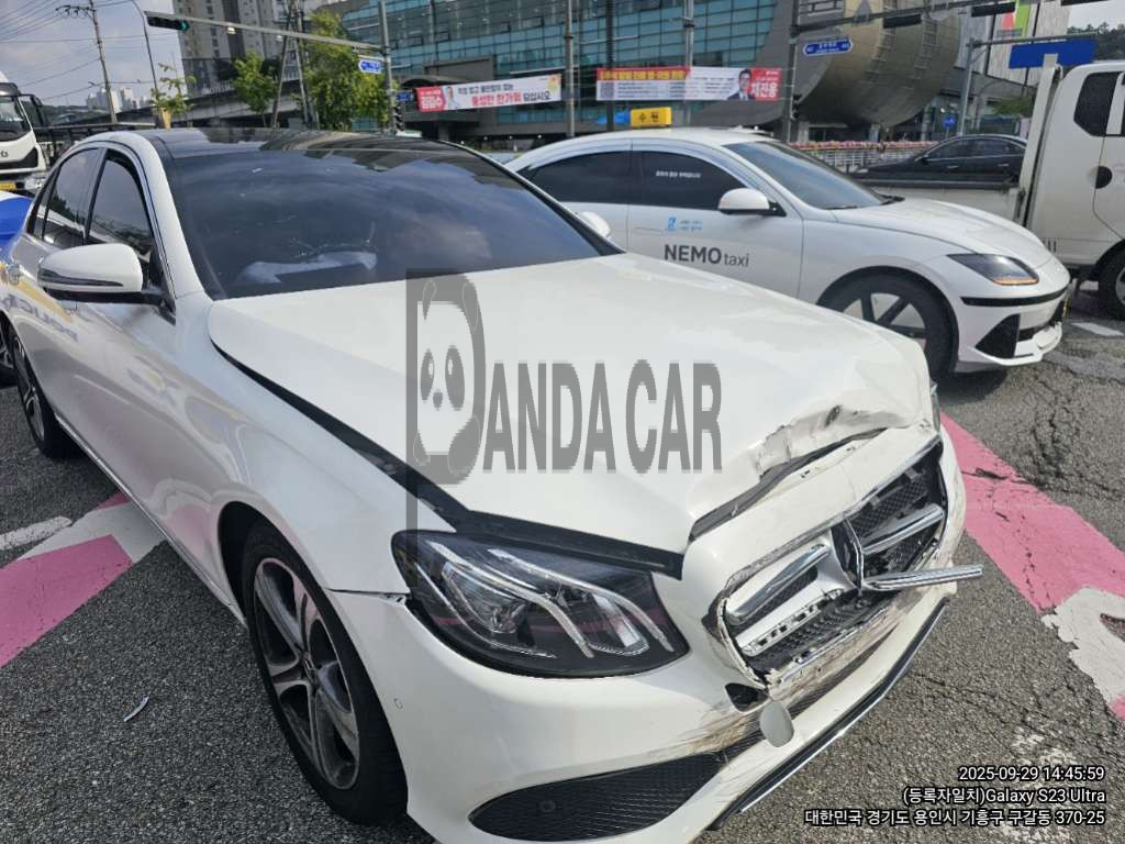 2019 Mercedes-Benz E300, photograph 4