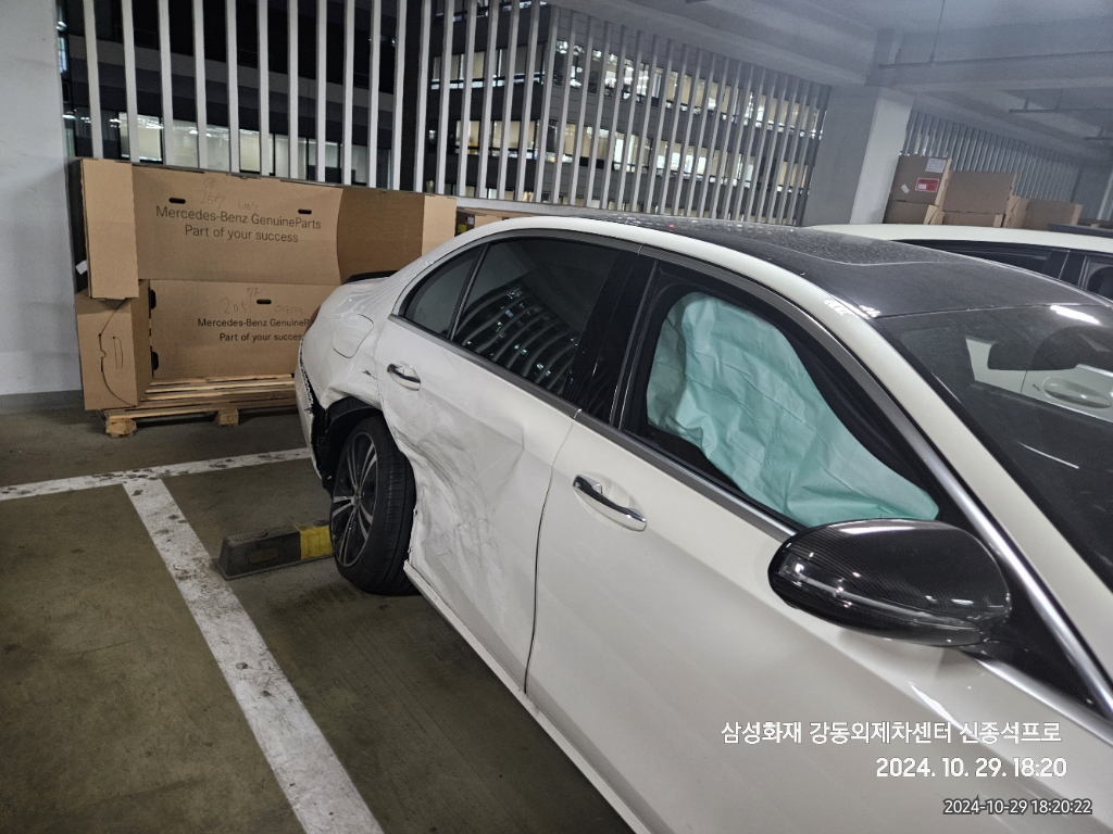 2021 Mercedes-Benz E250, photograph 1