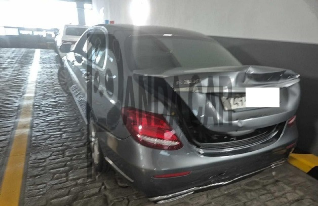2020 Mercedes-Benz E 300 4MATIC, photograph 2