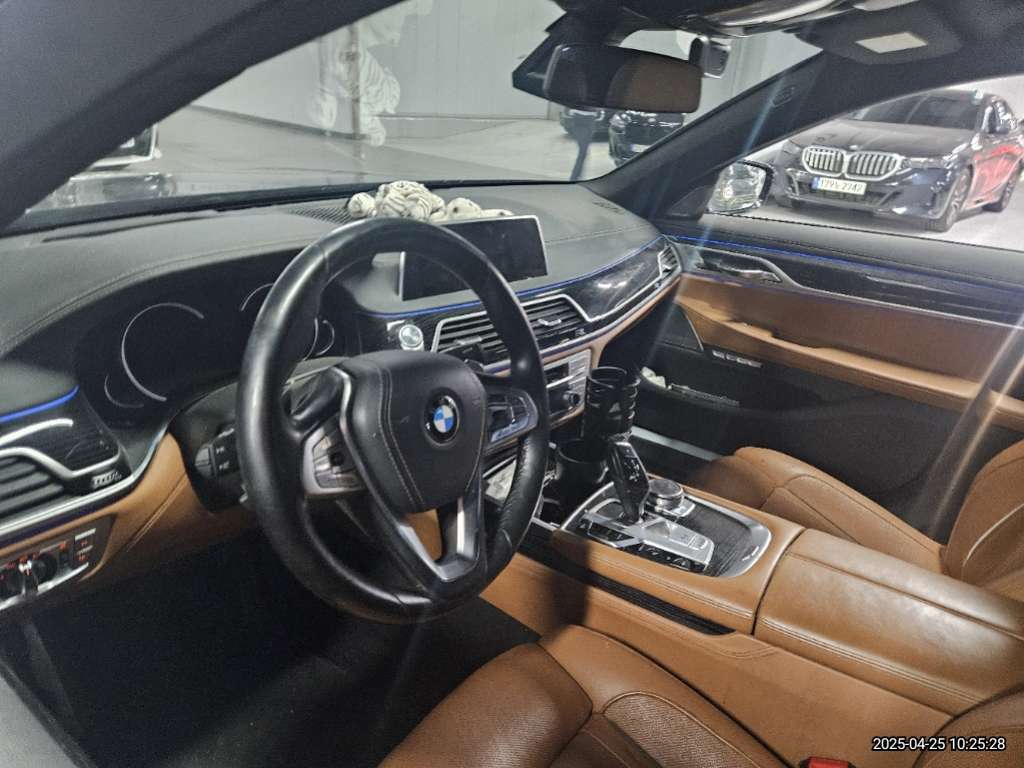 2017 BMW 740e iPerformance, photograph 4
