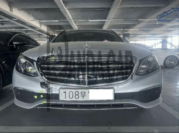 2020 Mercedes-Benz E300 e 4MATIC, photograph 5
