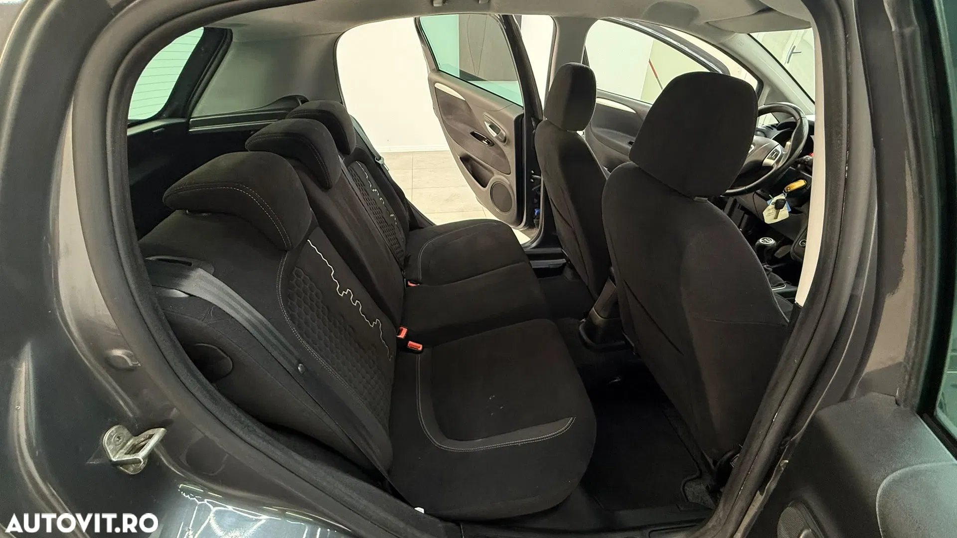 2016 Fiat Punto, photograph 7
