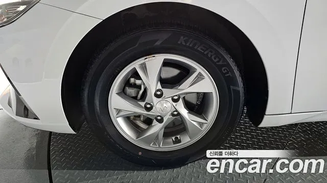 Hyundai AVANTE 1.6 — photo 1 of 31