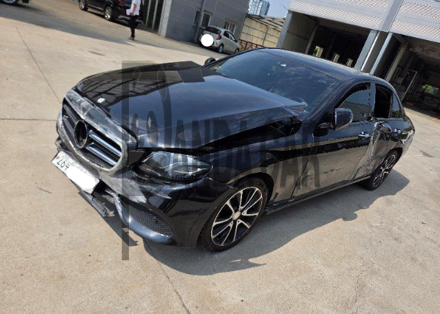 2017 Mercedes-Benz E300, photograph 3