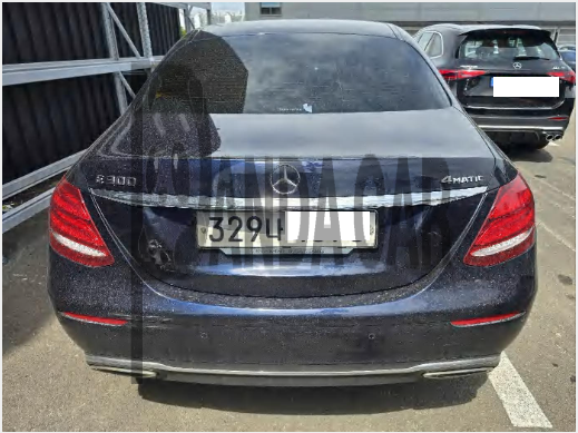 2020 Mercedes-Benz E 300 4MATIC, photograph 4