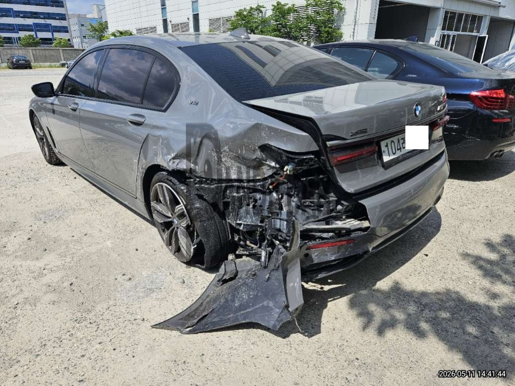 2020 BMW M760Li xDrive, photograph 4