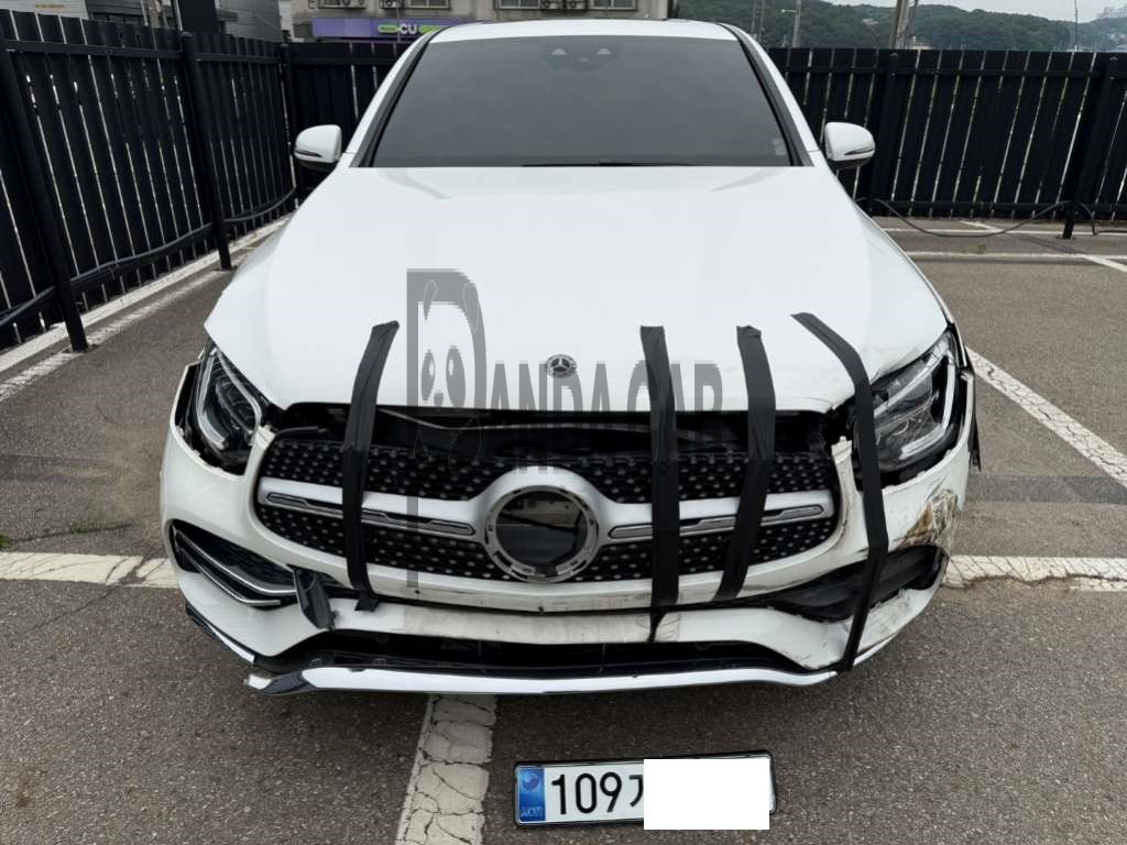 2020 Mercedes-Benz GLC300 e 4MATIC Coupe, photograph 1
