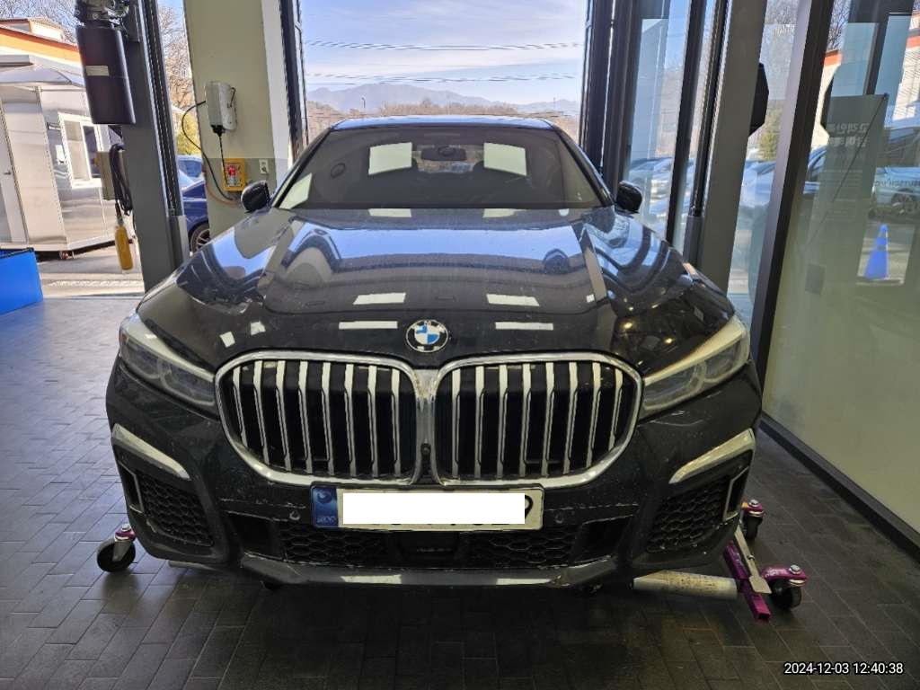 2021 BMW 730d xDrive, photograph 1