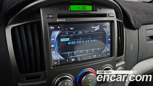 2013 Hyundai Starex 5-Seater VAN, photograph 8