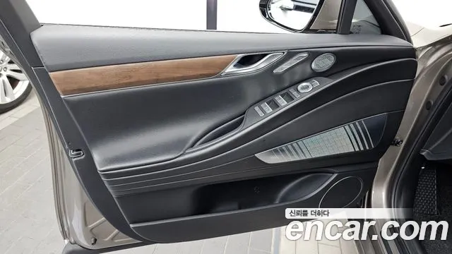 2020 Genesis G80 Gasoline 3.5 Turbo AWD, photograph 2