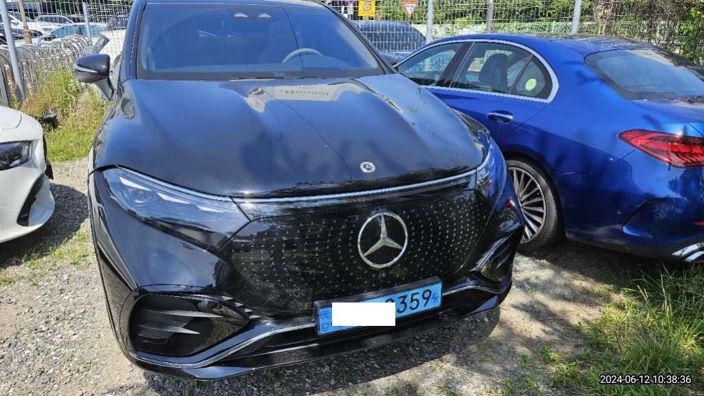 2023 Mercedes-Benz EQS580 4MATIC SUV, photograph 1