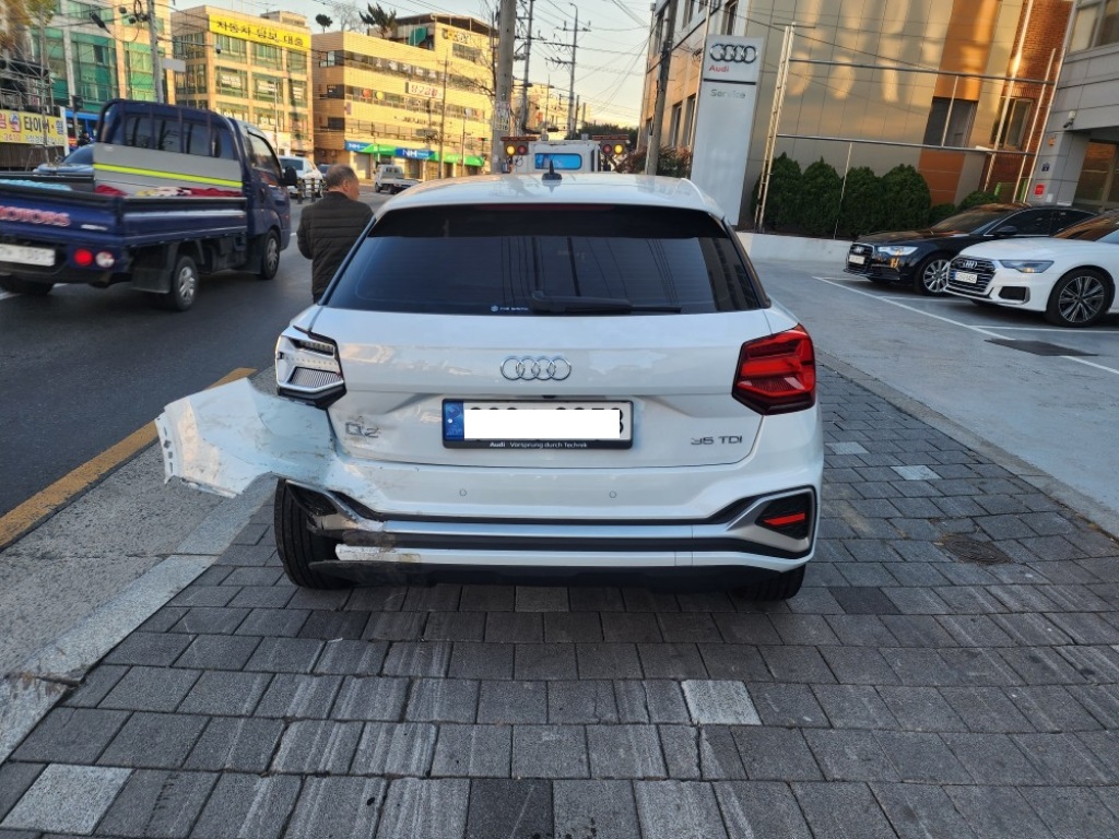 2023 Audi Q2 35 TDI, photograph 3