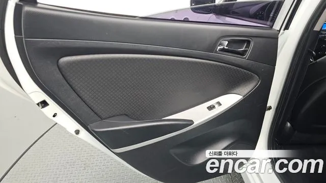 Hyundai Accent 1.4 VVT Premier — photo 1 of 26