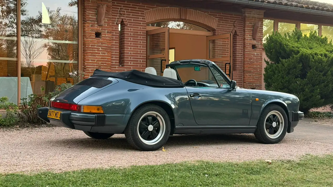 1988 Porsche 911 911 Cabriolet Carrera, photograph 4