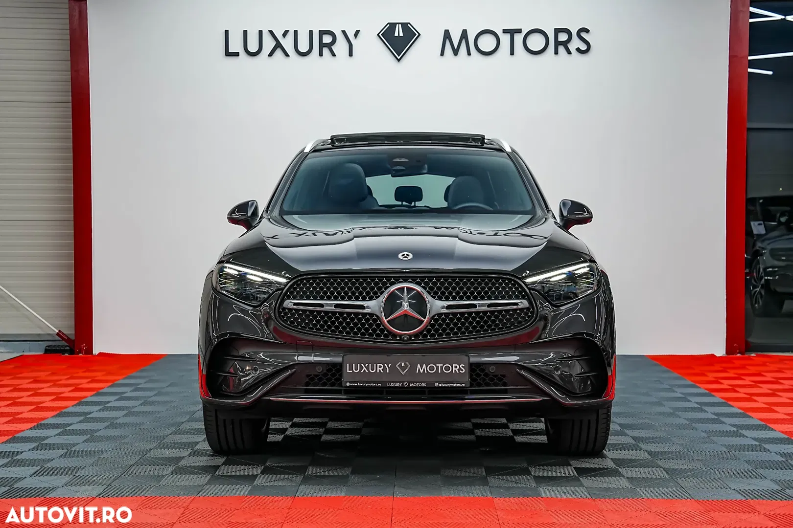 2023 Mercedes-Benz GLC 300 e 4Matic 9G-TRONIC, photograph 3