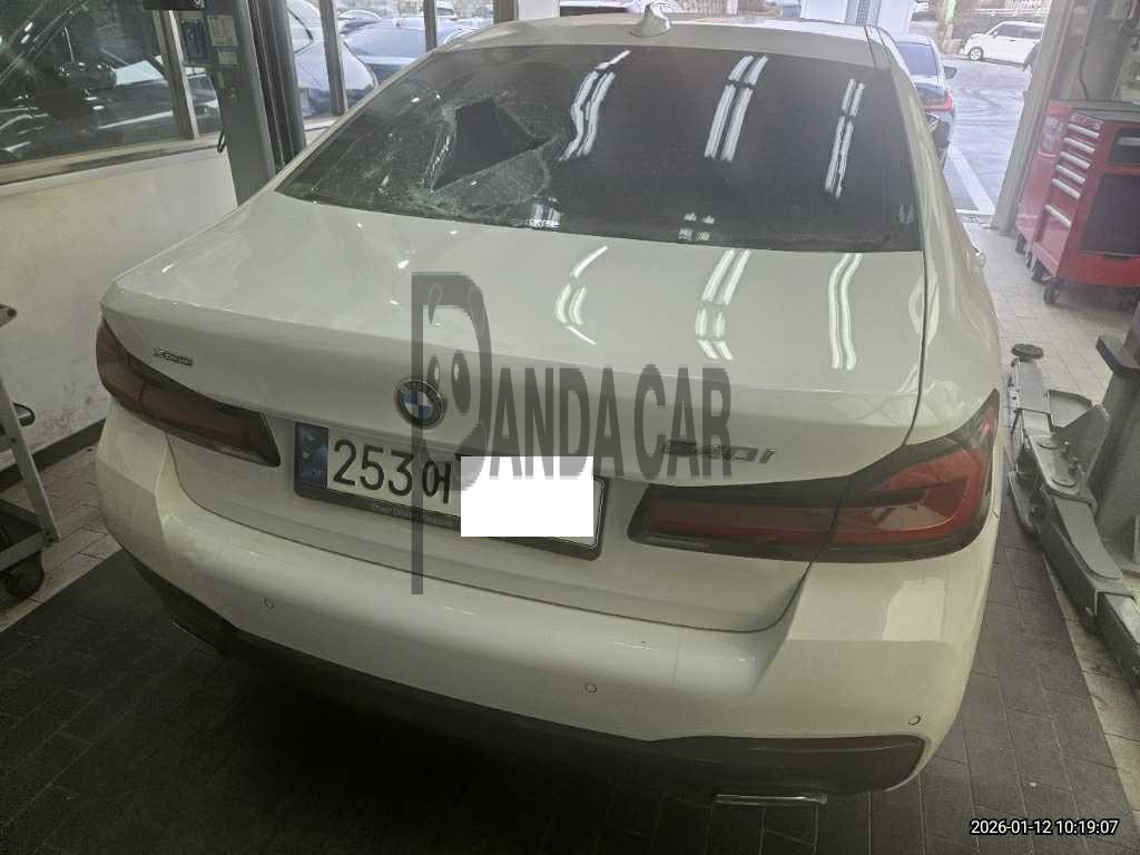 2021 BMW 540i xDrive, photograph 1