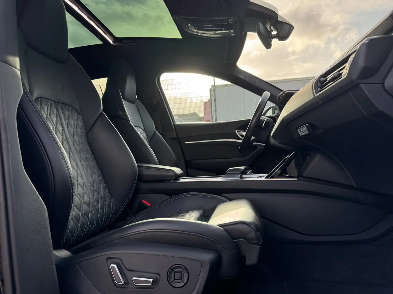 2022 Audi e-tron Sportback 50 2x S line ACC PANO S-SITZE, photograph 10
