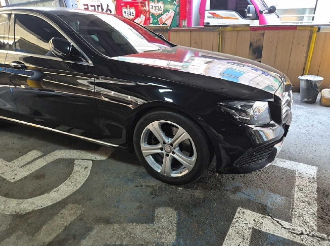 2017 Mercedes-Benz E220 d, photograph 3