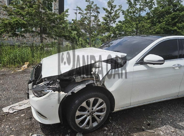 2019 Mercedes-Benz E300 4Matic, photograph 5