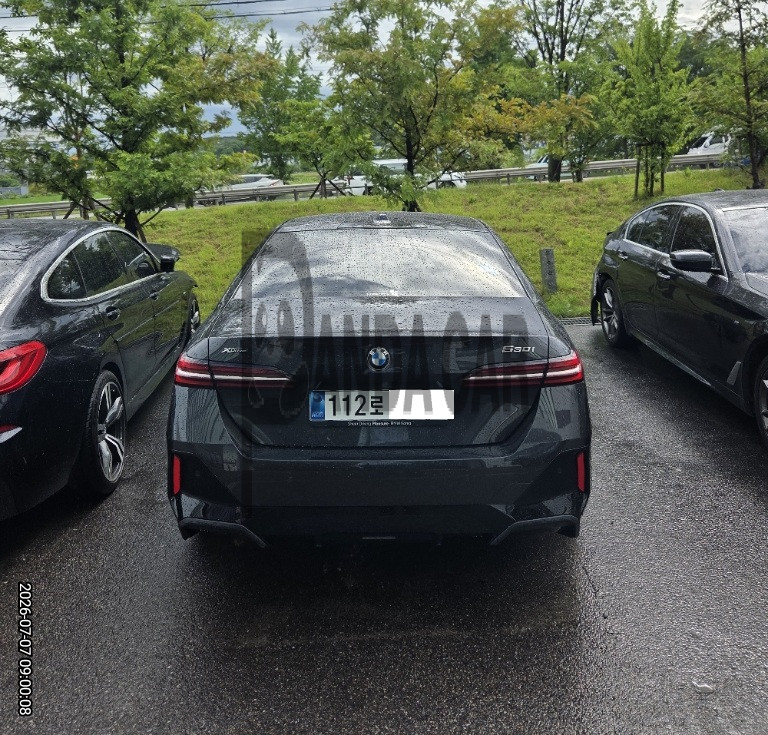 2025 BMW 530i xDrive, photograph 5