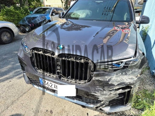 2022 BMW X7 xDrive40i, photograph 1