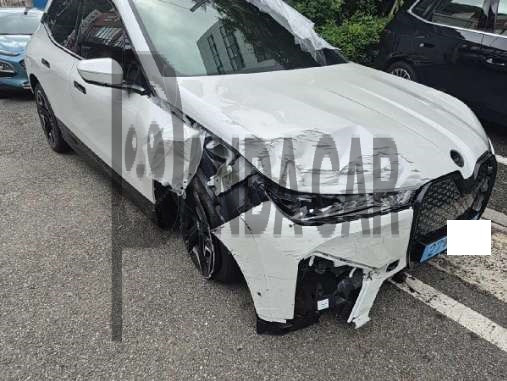 2025 BMW iX xDrive50, photograph 4